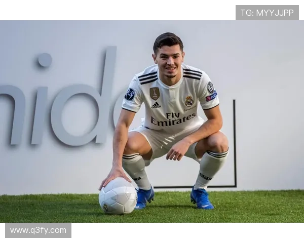 阿森西奥罗德里戈卜拉欣亮相皇马训练 阿森西奥罗德里戈卜拉欣亮相皇马训练