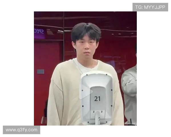 王楚钦夺冠后凯旋 面容疲惫人脸识别失误 王楚钦夺冠后凯旋 面容疲惫人脸识别失误